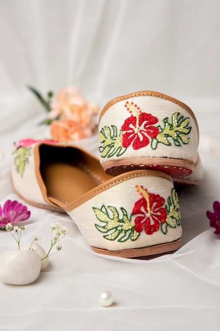 Label Deepti Bajaj Lush Silk Juttis 