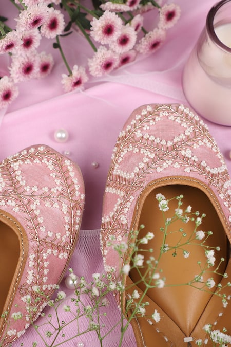Label Deepti Bajaj Pink Embroidered Juttis Online at Aza Fashions Label Deepti Bajaj_Pink Embroidered Juttis _Online_at_Aza_Fashions