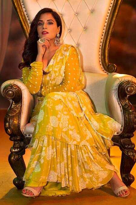 Buy Paulmi And Harsh Yellow Georgette V Neck Printed Ruffle Pre-draped Saree Set Online at Aza Fashions Buy_Paulmi And Harsh_Yellow Georgette V Neck Printed Ruffle Pre-draped Saree Set_Online_at_Aza_Fashions