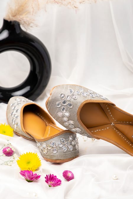 Label Deepti Bajaj Embroidered Juttis 