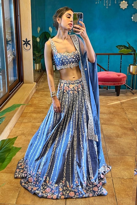 Lilac Mirror Work Lehengas That Would Make You Sparkle at Your Mehndi or  Sangeet. | Indian bridal outfits, Party wear indian dresses, Indian wedding  outfits