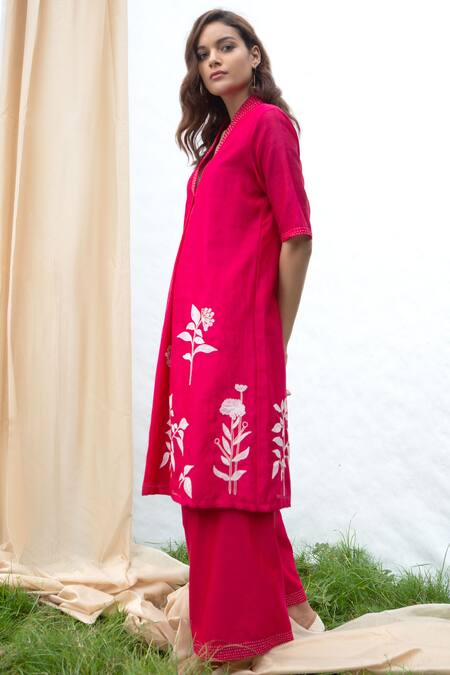Payal Pratap_Red Chanderi V-shaped Neckline Kurta Set _Online_at_Aza_Fashions