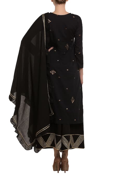 Neha Khullar Black zari embroidered kurta set 