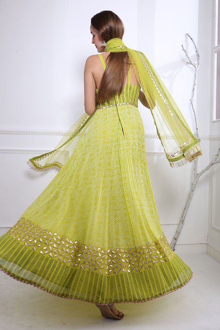 Shop Pooja Rajgarhia Gupta Green Net, Georgette Leaf Neck Printed Anarkali With Dupatta at Aza Fashions Shop_Pooja Rajgarhia Gupta_Green Net, Georgette Leaf Neck Printed Anarkali With Dupatta _at_Aza_Fashions
