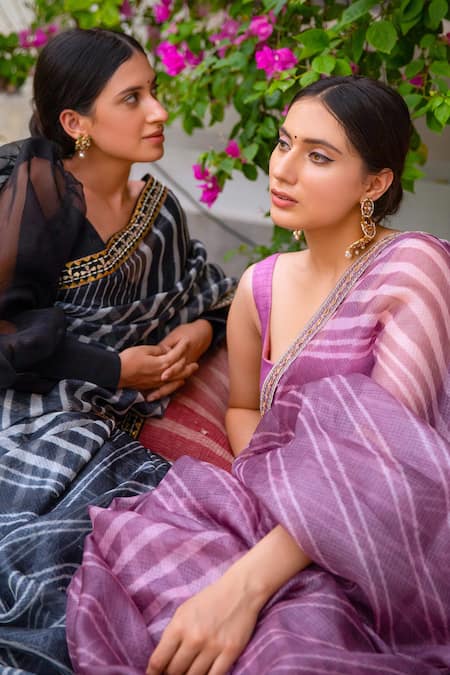 Aarti Sethia_Black Pure Kota Tussar Silk Embroidery V Neck Leheriya Saree With Blouse _Online_at_Aza_Fashions