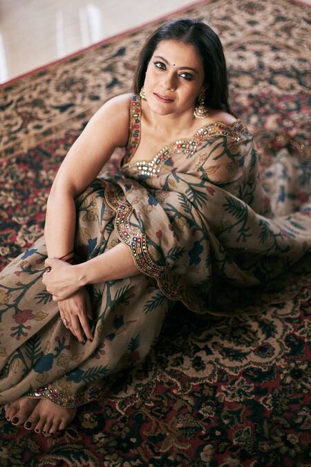 Archana Jaju_Brown Silk Floral Patterns, Kalamkari Sweetheart Neck Pure Saree With Blouse_at_Aza_Fashions