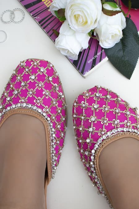 Jutti Express Rubayat Embroidered Juttis 