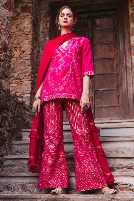 Samatvam By Anjali Bhaskar Pink Dupion Silk, Shantoon Round Embroidered Kurta Set