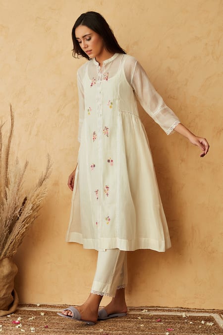 Begum White Kurta Chanderi Pant And Inner Slip Cotton Mandarin & Set Online at Aza Fashions Begum_White Kurta Chanderi Pant And Inner Slip Cotton Mandarin & Set _Online_at_Aza_Fashions