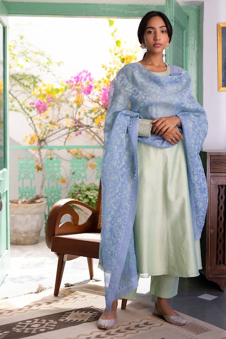 Shop Chhaya Mehrotra Green Kurta Handwoven Chanderi Pants Cotton Dupatta Silk Organza Round Set at Aza Fashions Shop_Chhaya Mehrotra_Green Kurta Handwoven Chanderi Pants Cotton Dupatta Silk Organza Round Set _at_Aza_Fashions