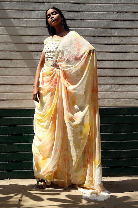 Surbhi Gupta Yellow Georgette Tie-dye Pre-draped Saree With Blouse Online at Aza Fashions Surbhi Gupta_Yellow Georgette Tie-dye Pre-draped Saree With Blouse _Online_at_Aza_Fashions