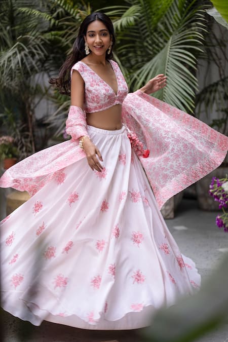 Buy Chhaya Mehrotra Pink Lehenga Handwoven Chanderi Blouse And Dupatta Silk Organza V Neck Set Online at Aza Fashions Buy_Chhaya Mehrotra_Pink Lehenga Handwoven Chanderi Blouse And Dupatta Silk Organza V Neck Set _Online_at_Aza_Fashions
