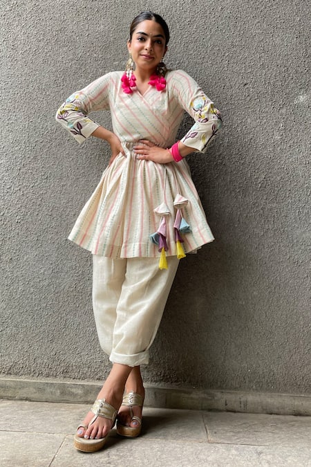 Leela By A White Jute Printed Geometric V Neck Angrakha And Pant Set 