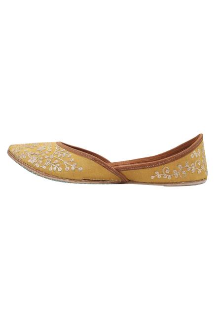 Buy Imlee Jaipur Yellow Silk Embroidered Juttis Online at Aza Fashions Buy_Imlee Jaipur_Yellow Silk Embroidered Juttis _Online_at_Aza_Fashions