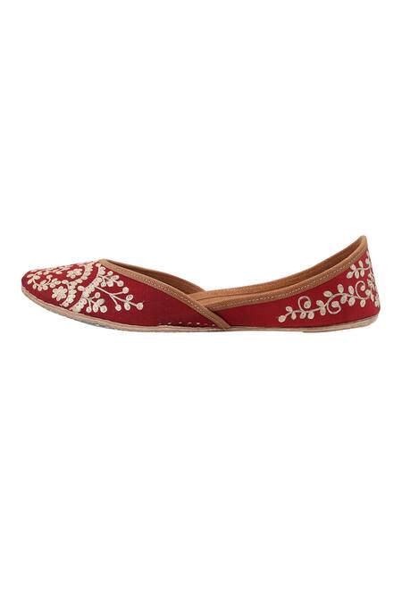 Buy Imlee Jaipur Maroon Silk Embroidered Juttis Online at Aza Fashions Buy_Imlee Jaipur_Maroon Silk Embroidered Juttis _Online_at_Aza_Fashions
