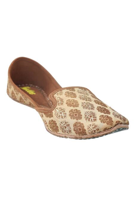Imlee Jaipur_Gold Embroidered Floral Motif Juttis _Online_at_Aza_Fashions