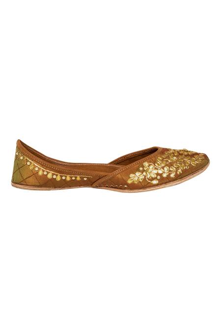 Buy Imlee Jaipur Green Embroidered Floral Juttis Online at Aza Fashions Buy_Imlee Jaipur_Green Embroidered Floral Juttis _Online_at_Aza_Fashions