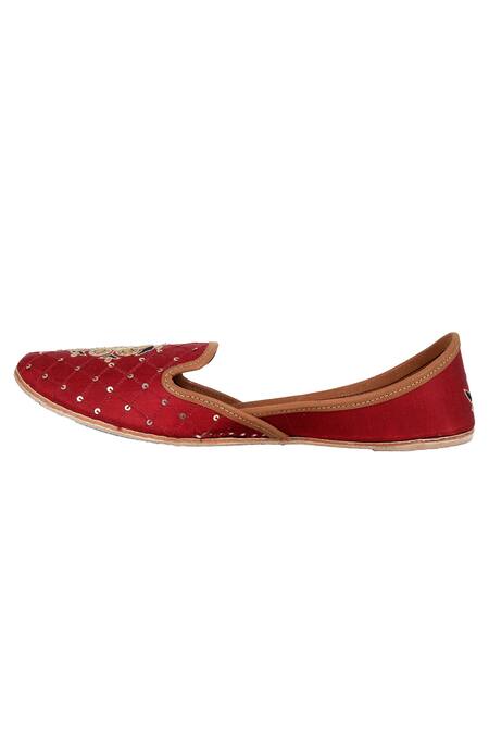 Buy Imlee Jaipur Maroon Silk Embroidered Juttis Online at Aza Fashions Buy_Imlee Jaipur_Maroon Silk Embroidered Juttis _Online_at_Aza_Fashions