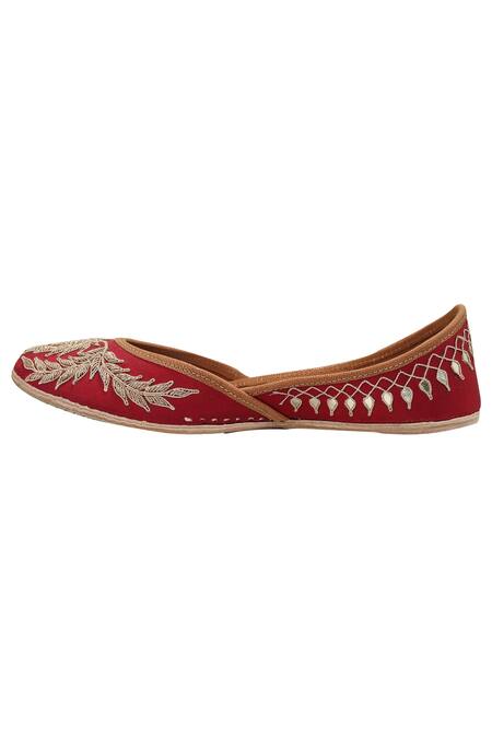 Buy_Imlee Jaipur_Red Silk Embroidered Juttis _Online_at_Aza_Fashions