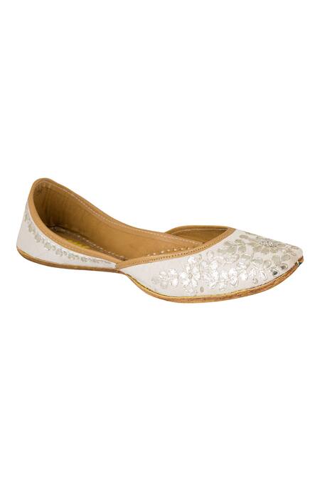 Imlee Jaipur_White Silk Embroidered Juttis _Online_at_Aza_Fashions