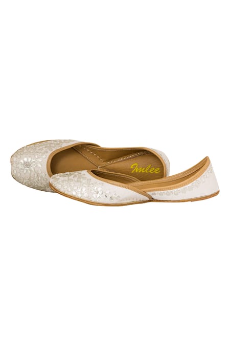 Buy_Imlee Jaipur_White Silk Embroidered Juttis _Online_at_Aza_Fashions