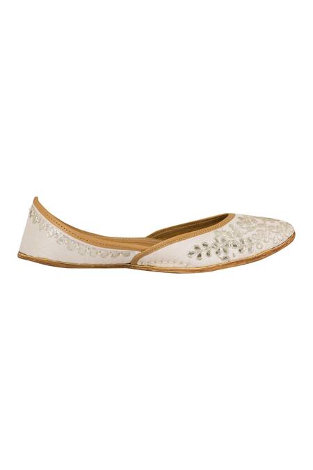 Shop_Imlee Jaipur_White Silk Embroidered Juttis _Online_at_Aza_Fashions