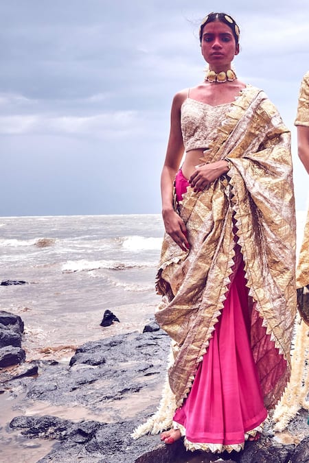 Beautiful half saree poses for photoshoot | half saree photo poses for  girls at home /siri m - YouTube