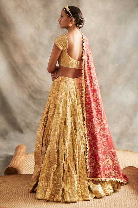 Shop Itrh Gold Linen, Shantoon, Handloom Cotton Lining V Neck Zari Bridal Lehenga Set at Aza Fashions Shop_Itrh_Gold Linen, Shantoon, Handloom Cotton Lining V Neck Zari Bridal Lehenga Set_at_Aza_Fashions
