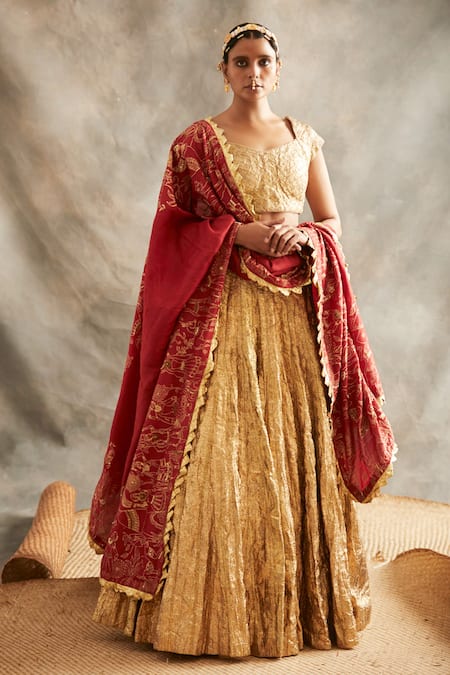 Buy Pink and Gold Embroidered Lehenga Choli Set with Threadwork – Gunj  Fashion