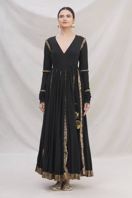 Shop_Itrh_Black V Neck Embroidered Angarkha With Dupatta_Online_at_Aza_Fashions