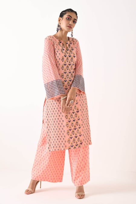 Pooja Rajgarhia Gupta_Pink Organza, Crepe, Georgette Round Printed Kurta Set _Online_at_Aza_Fashions
