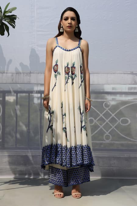 Pooja Rajgarhia Gupta_White Georgette Round Embroidered Anarkali And Pant Set _Online_at_Aza_Fashions