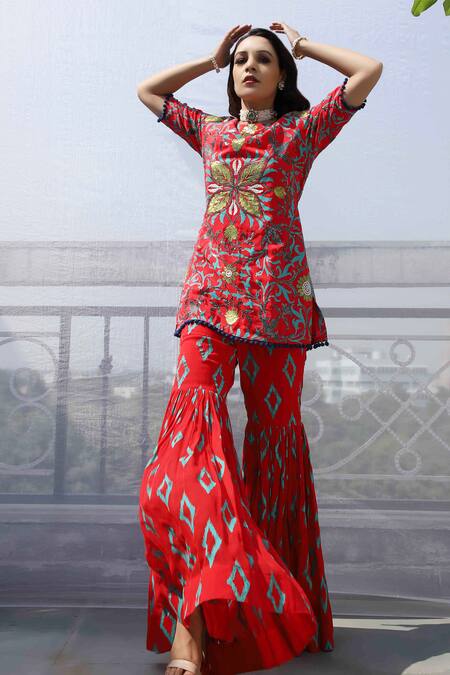 Pooja Rajgarhia Gupta_Red Georgette Kurta Round Cape Open Printed And Sharara Set _Online_at_Aza_Fashions