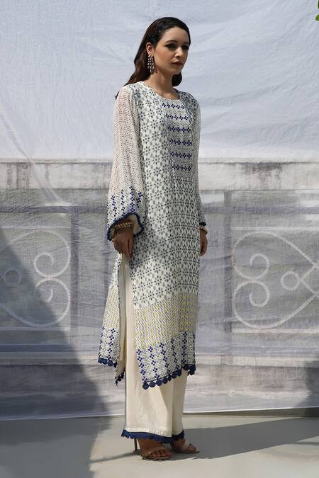 Pooja Rajgarhia Gupta_White Crepe, Georgette Floral Round Print Straight Kurta _Online_at_Aza_Fashions