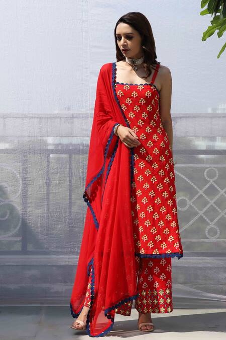 Shop Pooja Rajgarhia Gupta Red Georgette Square Neck Embroidered Kurta Set at Aza Fashions Shop_Pooja Rajgarhia Gupta_Red Georgette Square Neck Embroidered Kurta Set _at_Aza_Fashions