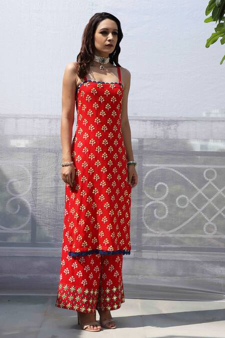 Pooja Rajgarhia Gupta Red Georgette Square Neck Embroidered Kurta Set Online at Aza Fashions Pooja Rajgarhia Gupta_Red Georgette Square Neck Embroidered Kurta Set _Online_at_Aza_Fashions
