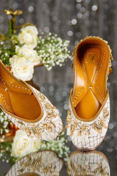 House Of Vian_White Izna Tassel Juttis_Online_at_Aza_Fashions