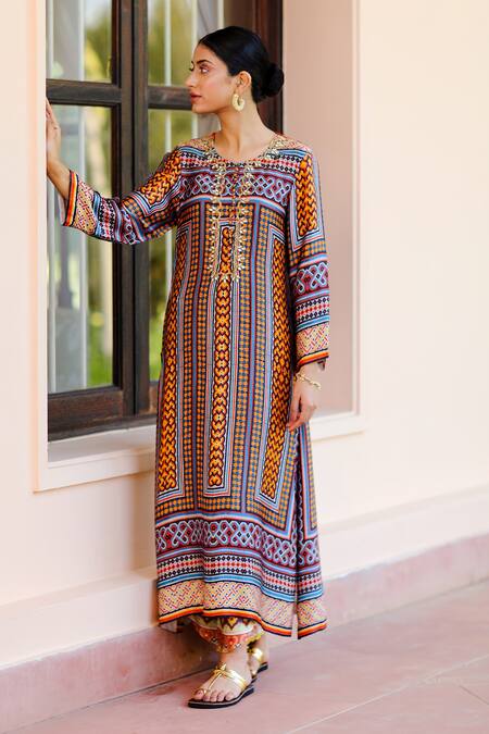 Buy_Sage Saga_Multi Color Chiffon, Silk Satin Blend Abstract Round Kumud Print Kurta Set _Online_at_Aza_Fashions