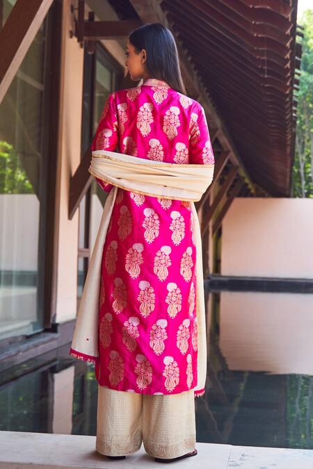 Shop Payal Jain Pink Silk Brocade Kurta Set at Aza Fashions Shop_Payal Jain_Pink Silk Brocade Kurta Set_at_Aza_Fashions