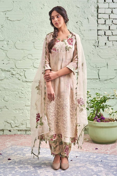 NAAZ BY NOOR Embroidered Kurta Set 