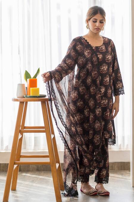 Buy_Gulabo Jaipur_Black Cotton Floral Round Print Kurta Set _Online_at_Aza_Fashions