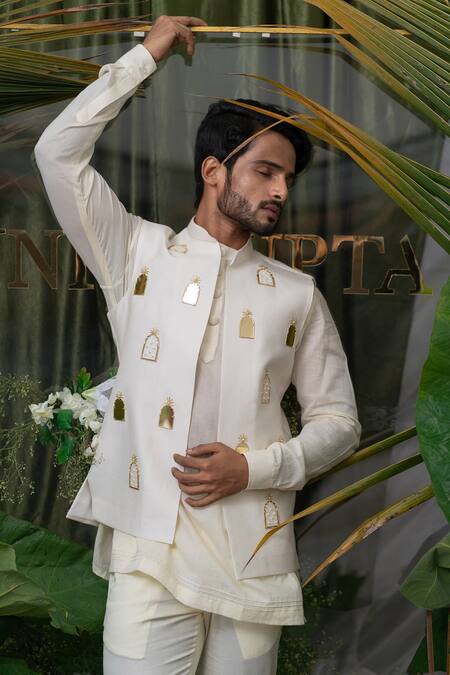 Buy Runit Gupta Ivory Chanderi Silk Acrylic Front Open Bundi Online at Aza Fashions Buy_Runit Gupta_Ivory Chanderi Silk Acrylic Front Open Bundi _Online_at_Aza_Fashions