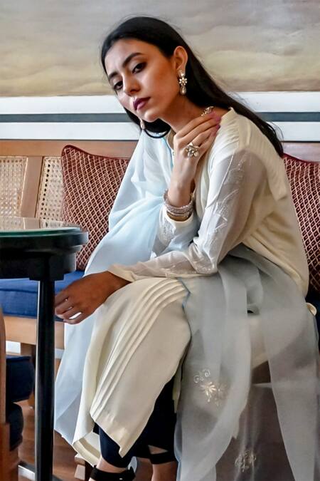 Buy_Jasmine Bains_White Kurta Georgette Pant Crepe Dupatta Silk Embroidered Set _Online_at_Aza_Fashions