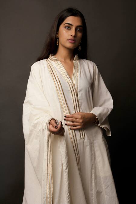 Jasmine Bains White 100% Cotton Band Collar Embroidered Kurta Palazzo Set Online at Aza Fashions Jasmine Bains_White 100% Cotton Band Collar Embroidered Kurta Palazzo Set _Online_at_Aza_Fashions