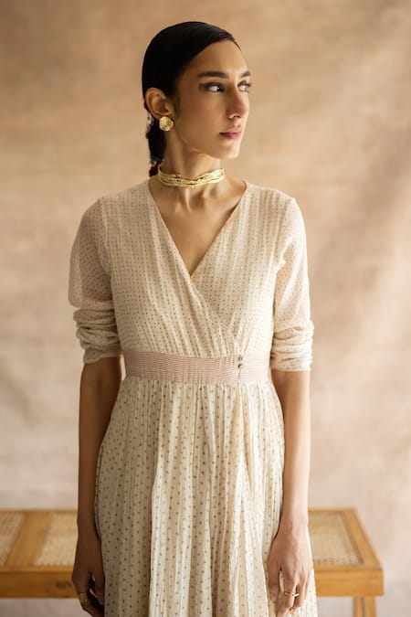 Shop Swatti Kapoor White Handwoven Chanderi Mul Block Prints V Neck Jayan Anarkali Online at Aza Fashions Shop_Swatti Kapoor_White Handwoven Chanderi Mul Block Prints V Neck Jayan Anarkali _Online_at_Aza_Fashions