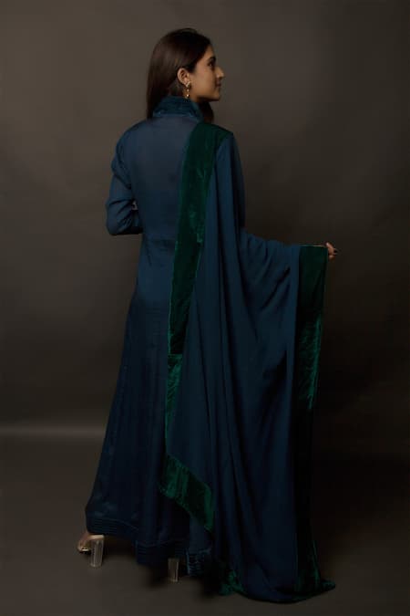 Shop Jasmine Bains Blue Kurta Chiffon, Velvet Inner Taffeta Shawl Straight With at Aza Fashions Shop_Jasmine Bains_Blue Kurta Chiffon, Velvet Inner Taffeta Shawl Straight With _at_Aza_Fashions