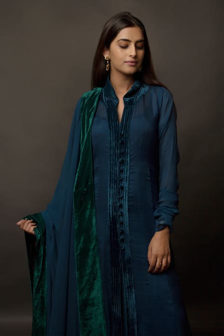 Jasmine Bains Blue Kurta Chiffon, Velvet Inner Taffeta Shawl Straight With Online at Aza Fashions Jasmine Bains_Blue Kurta Chiffon, Velvet Inner Taffeta Shawl Straight With _Online_at_Aza_Fashions
