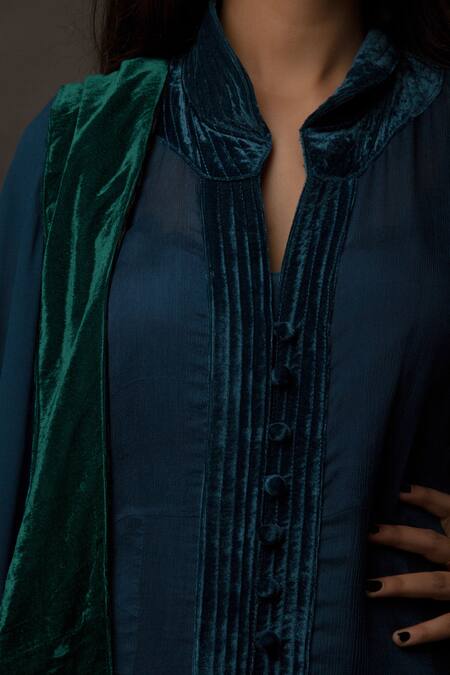 Buy Jasmine Bains Blue Kurta Chiffon, Velvet Inner Taffeta Shawl Straight With Online at Aza Fashions Buy_Jasmine Bains_Blue Kurta Chiffon, Velvet Inner Taffeta Shawl Straight With _Online_at_Aza_Fashions