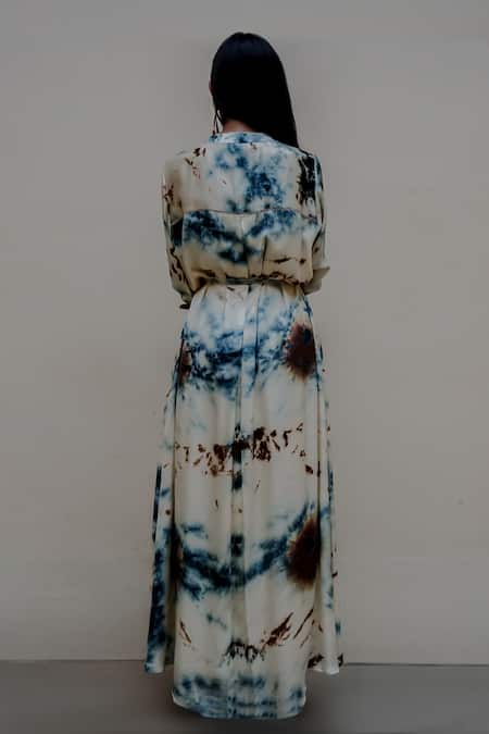 Shop Jasmine Bains White Cupro Satin Band Collar Tie-dye Maxi Dress at Aza Fashions Shop_Jasmine Bains_White Cupro Satin Band Collar Tie-dye Maxi Dress _at_Aza_Fashions