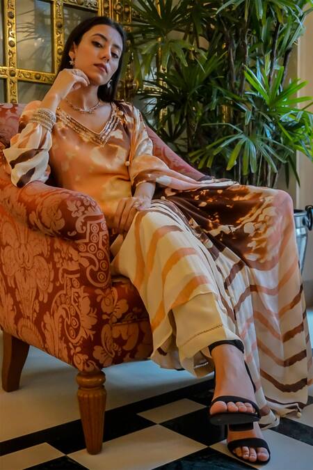 Jasmine Bains Pink Kurta Georgette Pant Crepe V Neck Tie-dye Palazzo Set Online at Aza Fashions Jasmine Bains_Pink Kurta Georgette Pant Crepe V Neck Tie-dye Palazzo Set _Online_at_Aza_Fashions